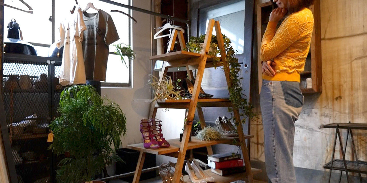 西内ひろさんが作る、“見せる収納”に使えるラダーシェルフ – Ladder shelves DIY