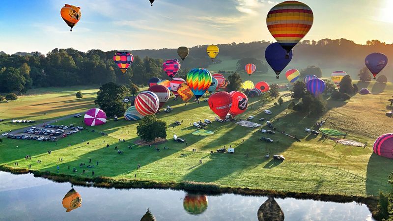 熱気球とイギリスの上空