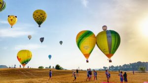 スペインの空を飛ぶ熱気球