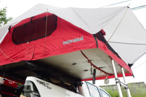 バンに設置したテント